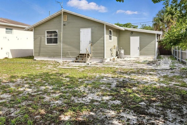 3 of 17 - 3633 Sw 12th Ct, Fort Lauderdale, FL