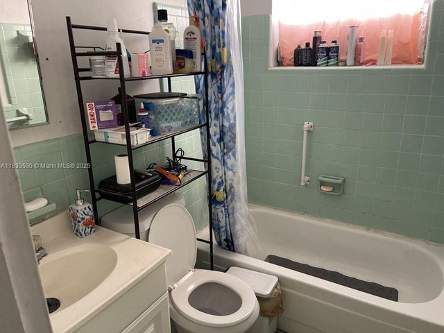 4 of 9 - 1501 N 22nd Ave, Hollywood, FL