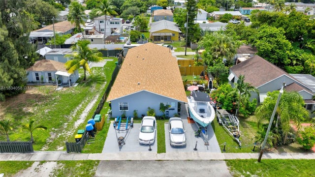 235-237 Sw 12th St, Dania Beach
