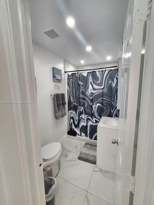 4 of 36 - 324 Van Buren St, Hollywood, FL