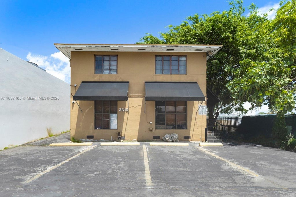 2515 Sw 7th St, Miami
