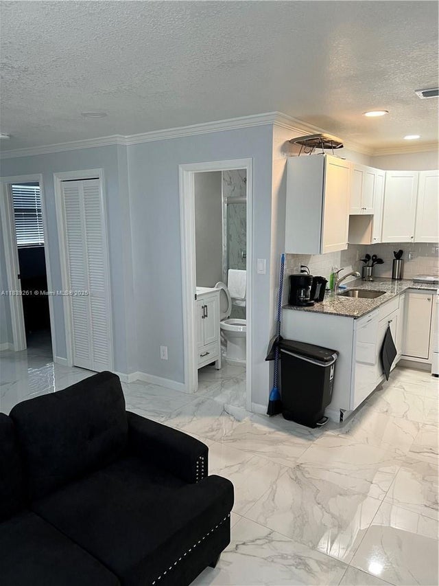 5 of 7 - 2240 Simms St, Hollywood, FL