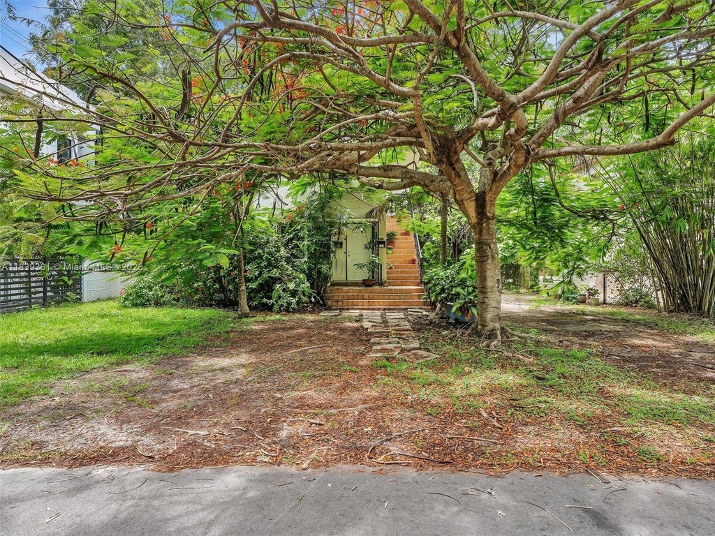 3210 E Elizabeth St, Miami