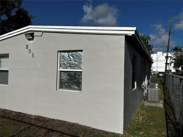 2 of 11 - 805 Nw 12th Ave, Fort Lauderdale, FL
