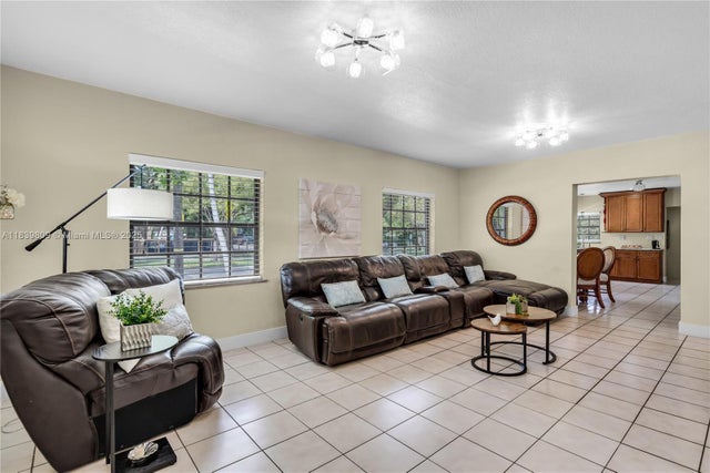 5 of 43 - 2121 Sw 13th Ave, Miami, FL