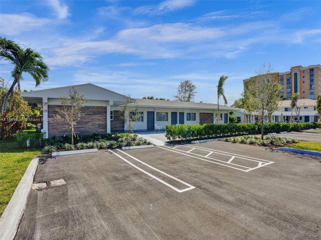 1 of 20 - 3204-3208 Ne 9th St, Pompano Beach, FL