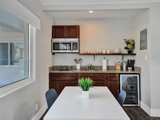 4 of 20 - 3204-3208 Ne 9th St, Pompano Beach, FL