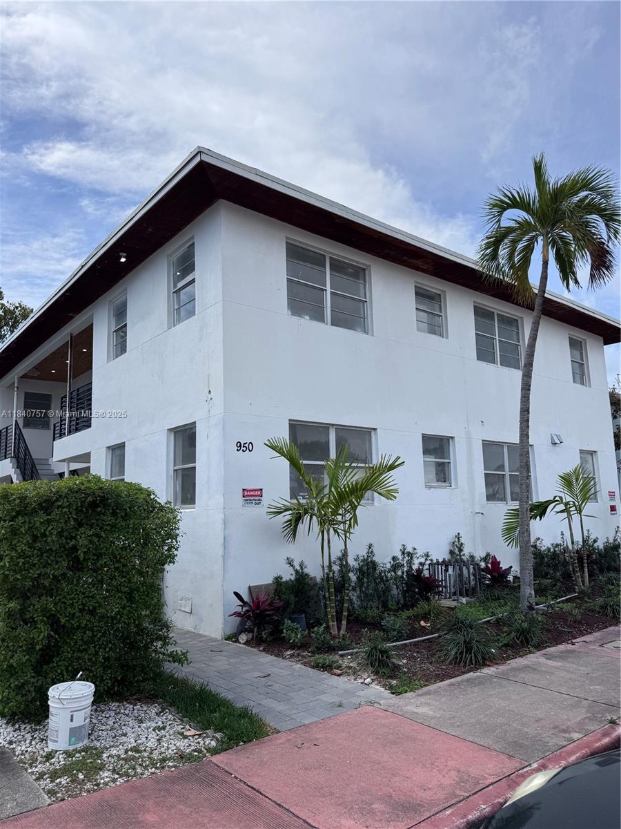 950 79th Ter, Miami Beach