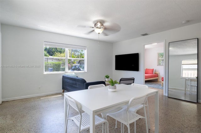 4 of 41 - 605 Sw 14th Ter, Fort Lauderdale, FL