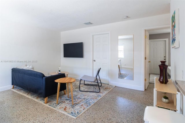 5 of 41 - 605 Sw 14th Ter, Fort Lauderdale, FL