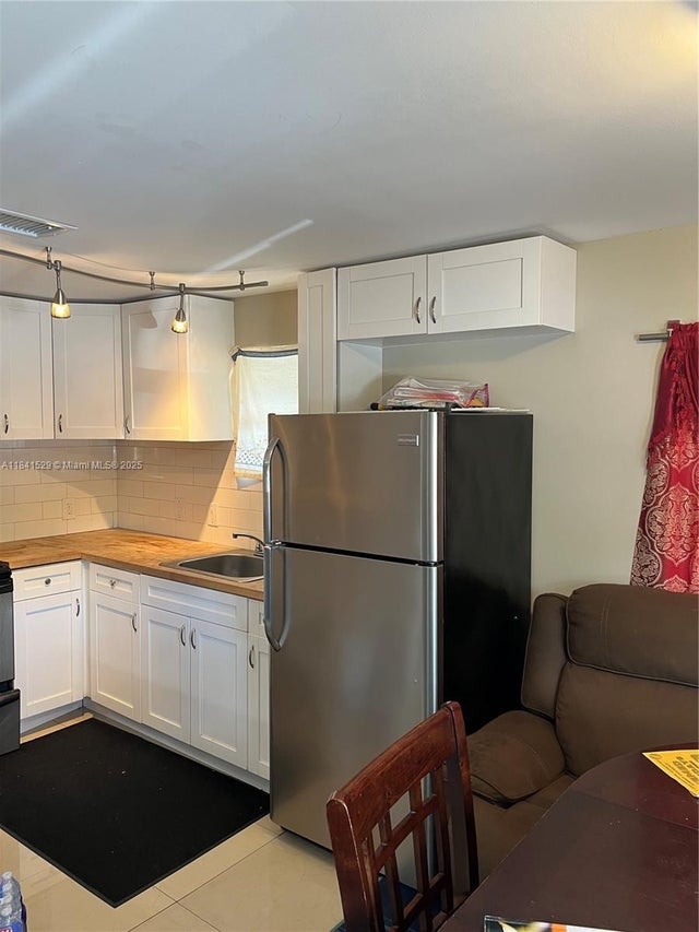 3 of 12 - 1437 N Andrews Ave, Fort Lauderdale, FL