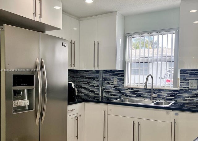 2 of 8 - 1940 Adams St, Hollywood, FL