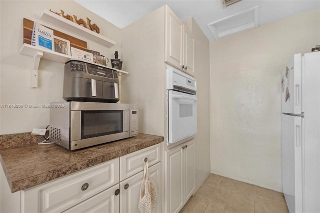 5 of 42 - 1433 Ne 22nd St, Wilton Manors, FL
