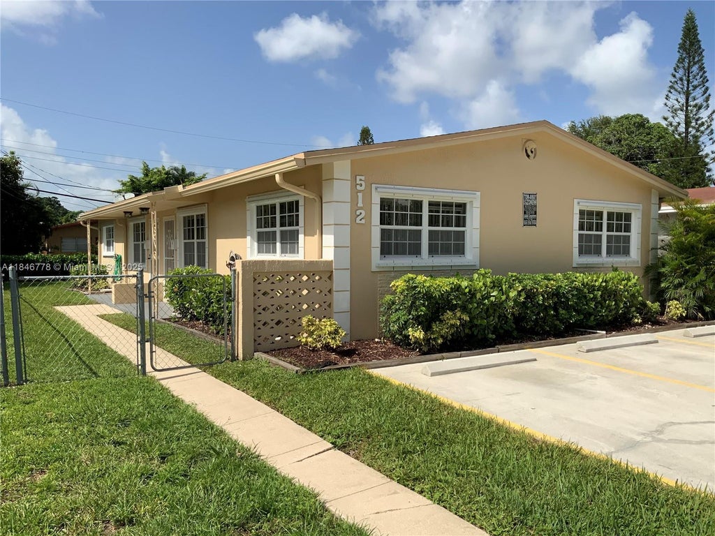 512 Sw 10th St, Hallandale Beach