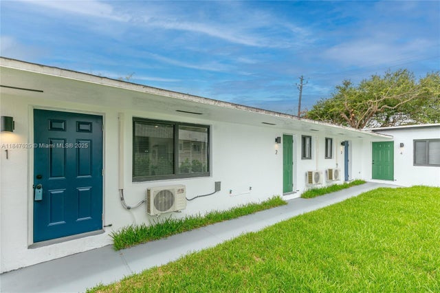 2 of 42 - 6125 Sw 40th Ct, Miramar, FL