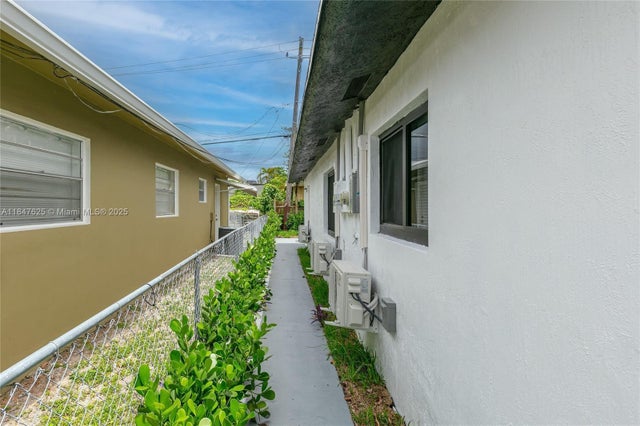 5 of 42 - 6125 Sw 40th Ct, Miramar, FL