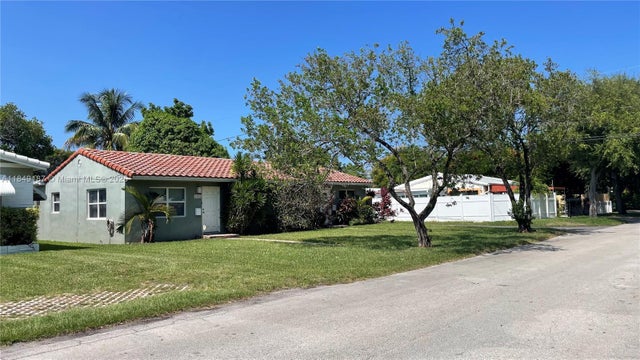 2 of 24 - 1909-1911 Mayo St, Hollywood, FL