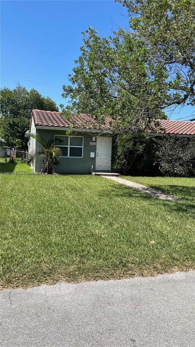 3 of 24 - 1909-1911 Mayo St, Hollywood, FL