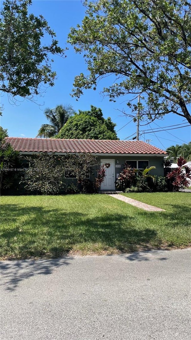 4 of 24 - 1909-1911 Mayo St, Hollywood, FL