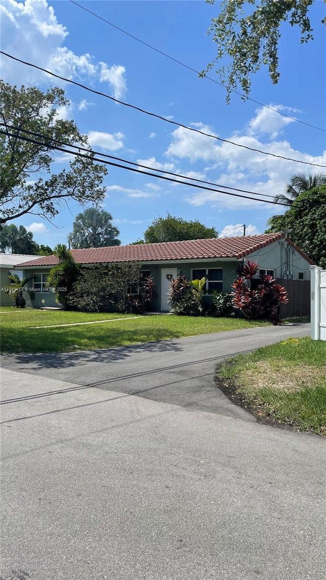 5 of 24 - 1909-1911 Mayo St, Hollywood, FL