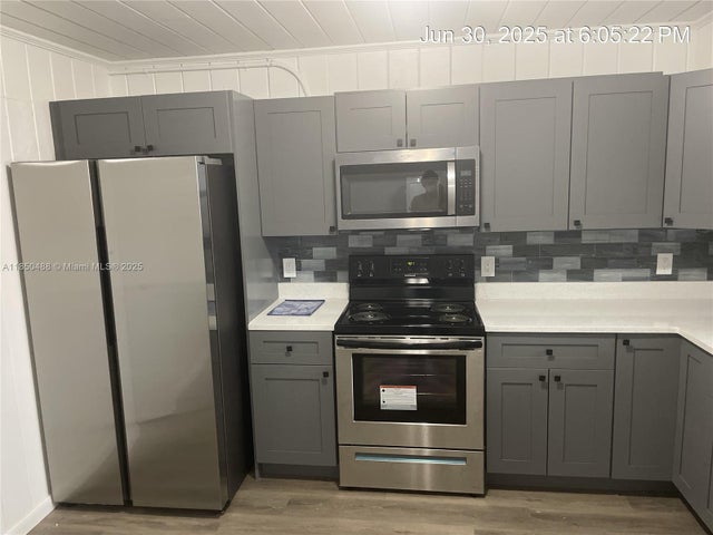2 of 4 - 4000 Greenwood Ave, West Palm Beach, FL