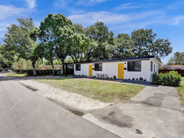 2 of 8 - 950 Sw 29th St, Fort Lauderdale, FL