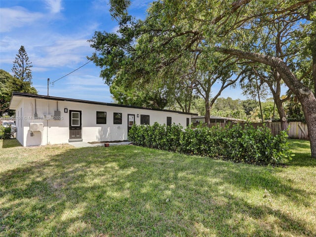 4 of 8 - 950 Sw 29th St, Fort Lauderdale, FL