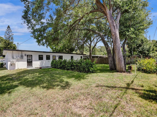 5 of 8 - 950 Sw 29th St, Fort Lauderdale, FL