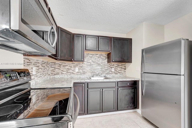 2 of 39 - 2610 Riverland Dr, Fort Lauderdale, FL