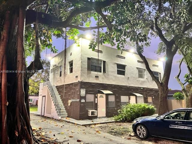 1 of 52 - 2205 Roosevelt St, Hollywood, FL