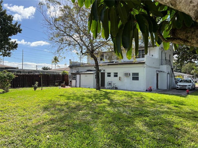 3 of 52 - 2205 Roosevelt St, Hollywood, FL