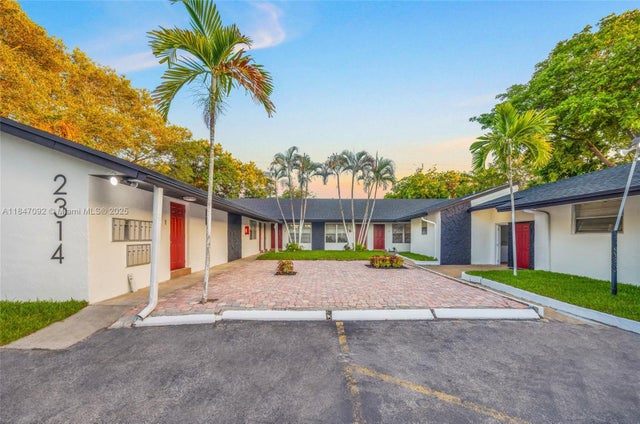 1 of 28 - 2314 Polk St, Hollywood, FL