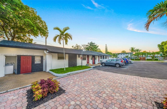 3 of 28 - 2314 Polk St, Hollywood, FL