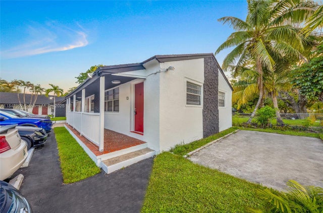 4 of 28 - 2314 Polk St, Hollywood, FL