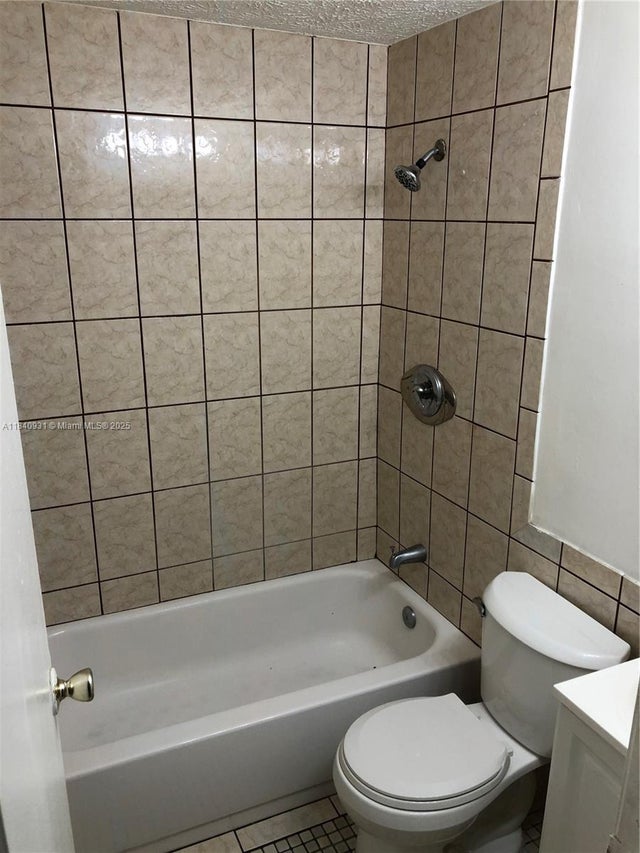 2 of 4 - 1923 Roosevelt St, Hollywood, FL
