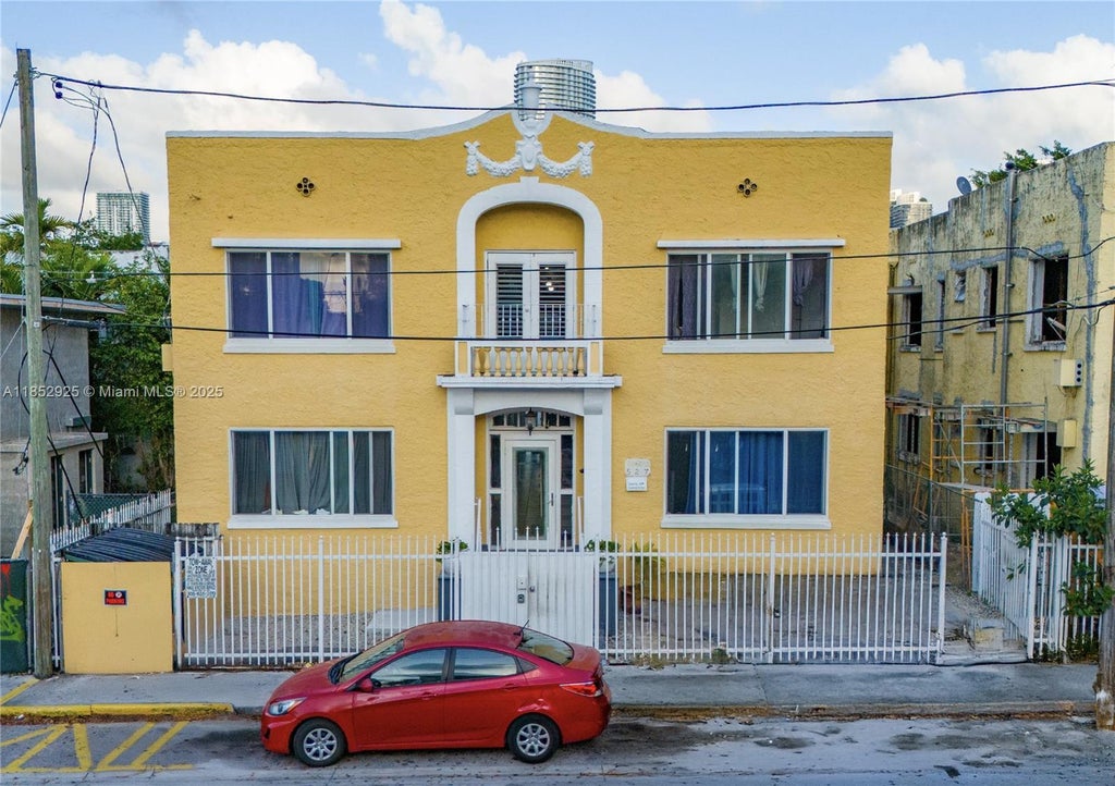 527 Sw 7th Ct, Miami