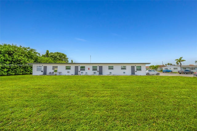 1 of 18 - 832 Nw 10th St, Hallandale Beach, FL