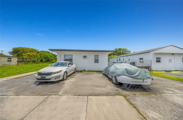 3 of 18 - 832 Nw 10th St, Hallandale Beach, FL
