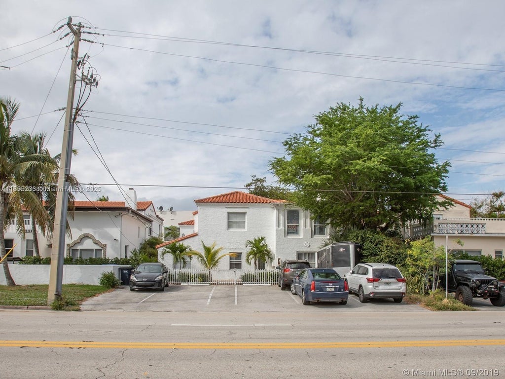 2816 Pine Tree Dr, Miami Beach