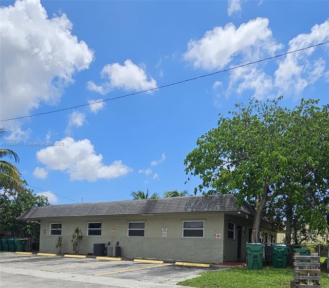 2 of 2 - 1840 Nw 52nd Ave, Lauderhill, FL