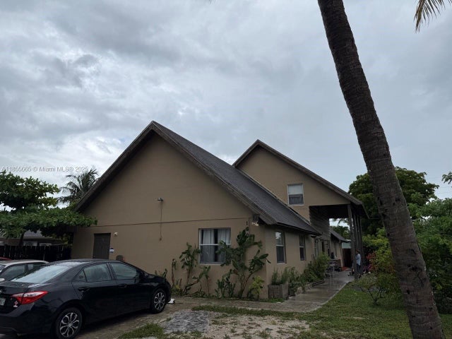 3 of 35 - 1801 Gardenia Rd, Fort Lauderdale, FL