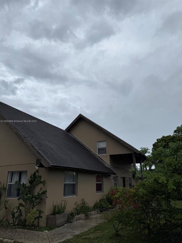 4 of 35 - 1801 Gardenia Rd, Fort Lauderdale, FL