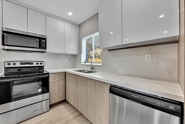5 of 30 - 108 Se 23rd St, Fort Lauderdale, FL