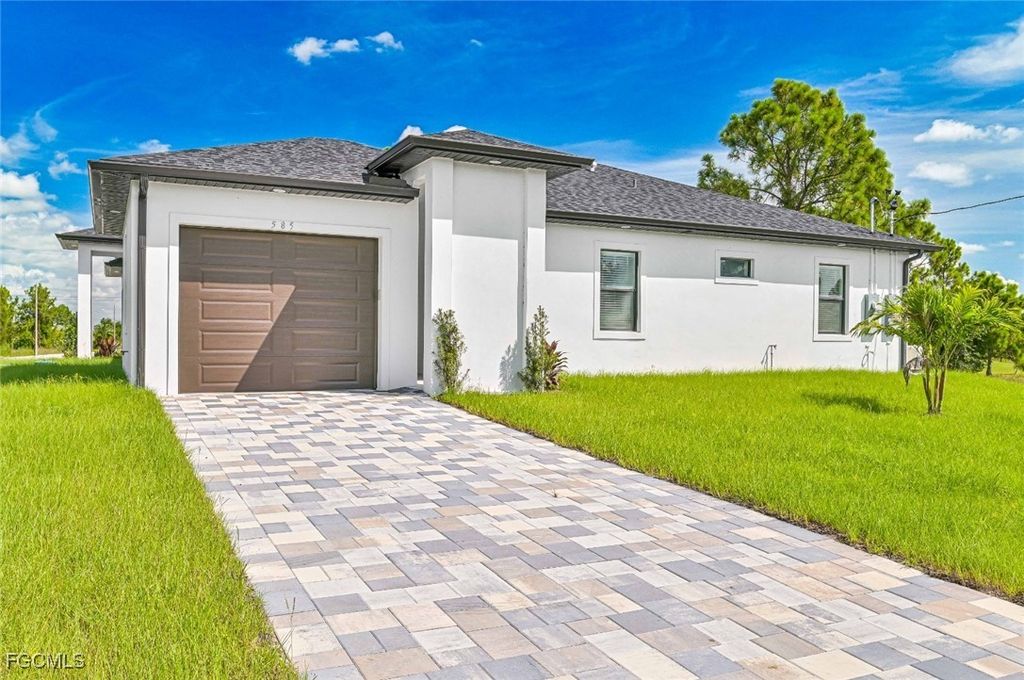 585/587 Alabama Rd S, Lehigh Acres