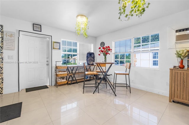 5 of 54 - 2128 Cleveland St, Hollywood, FL