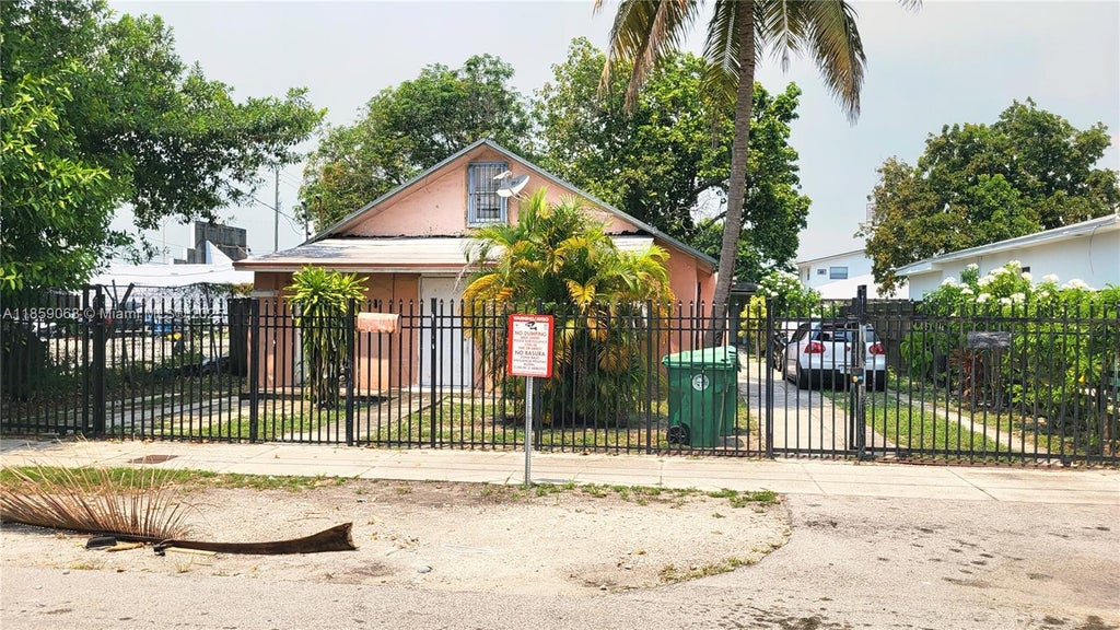 683 Nw 30th St, Miami