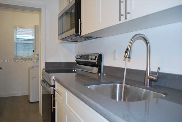 1 of 5 - 3641 Ne 1st Ter, Oakland Park, FL