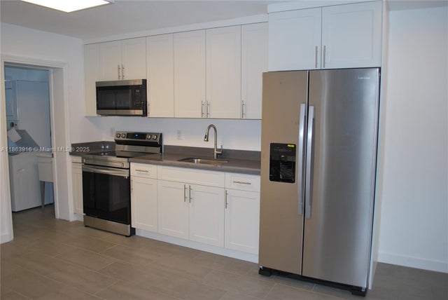 2 of 5 - 3641 Ne 1st Ter, Oakland Park, FL