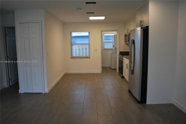3 of 5 - 3641 Ne 1st Ter, Oakland Park, FL
