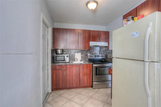 5 of 13 - 3030 Nw 13th St, Fort Lauderdale, FL